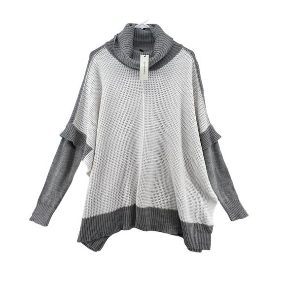 Francesca's Alya Gray White Oversized Sweater Open Side Slits Size Small Medium - Picture 1 of 4